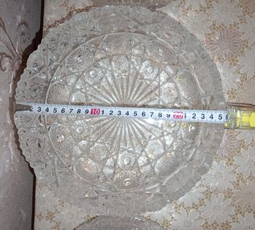 Süfrə qab-qacaqı: Xrustal qablar 3 ədədi 25 manat. altı metal xrustal isə 1 ədəddir 10