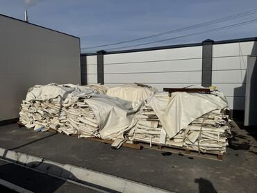 искусственный газон для футбольного поля: Тентовая ПВХ‑ткань полотна Описание: - Большой объем белых тентовых