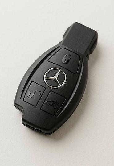 pultu: Mercedes-Benz avtomobilləri üçün uzaqdan idarəetmə açarı (fob) - Qara — 1