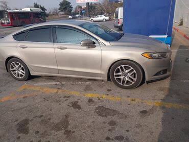 Ford: Ford Fusion SE sedan - Kuzov: 4 qapılı sedan, gümüşü rəng - Mühərrik — 8