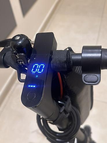explore smart samokatları: Qara rəngli elektrik skuter. Şəhərdaxili qısa və orta məsafəli hərəkət — 3