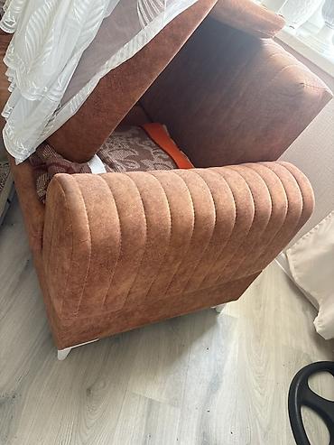 divan kireslo: Qonaq otağı üçün dəst – yumşaq kreslo və uyğun stul - Material — 1