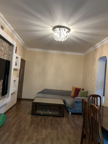 Yeni tikili: Satılır: studiya tipli zövqlü mənzil interyeri - Geniş qonaq otağı — 4