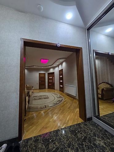 Mənzillər: Bakı, 9-cu mikrorayon, 3 otaqlı, Köhnə tikili, m. Nəsimi, 135 kv. m — 3
