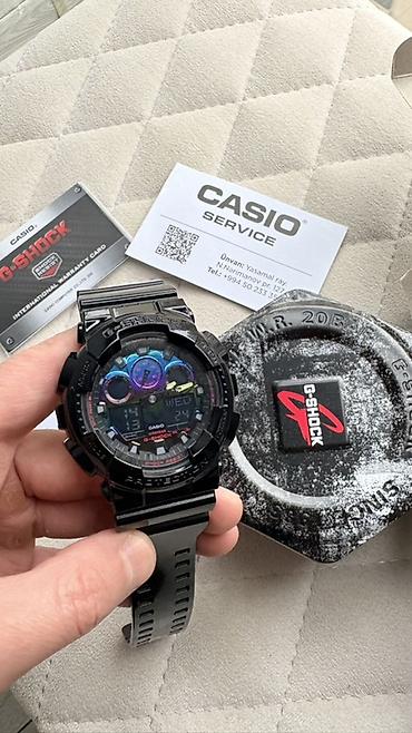 g shock: Casio G-Shock qol saatı. Qara rəngli, iri korpuslu və idman üslublu — 2