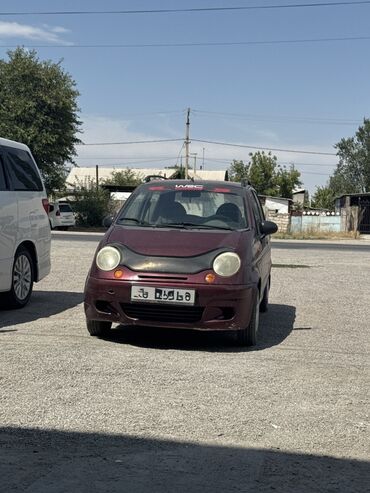кыймылдаткыч матиз: Компактный автомобиль Daewoo Matiz, представленный в темно-красном