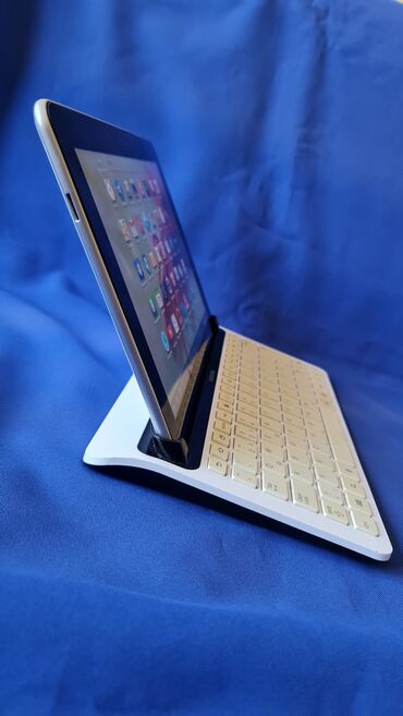 Tableti: 2 tableta sa orginalnim fabrickim tastaturama, kao novo sve, sve — 16