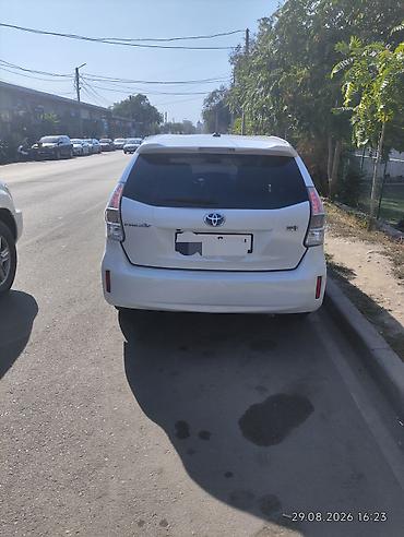 хорошие машины: Toyota Prius V: 2012 г., 1.8 л — 4