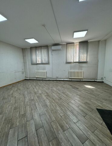 Офисы: Сдаю Офис, 27 м², В бизнес центре, 1 линия