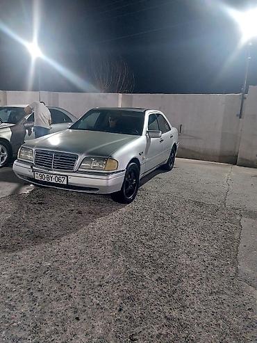 mercedes oturacaqları: Mercedes-Benz 220: 2.2 l | 1995 il Sedan — 4