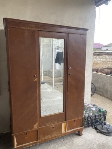 Dolablar: Açılan, 3 qapılı Düz dolab, Qarderob, paltar dolabı