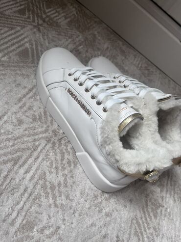 Пальто: Все вещи почти новые Нигде не порвано не испачкано Просто весели в — 19