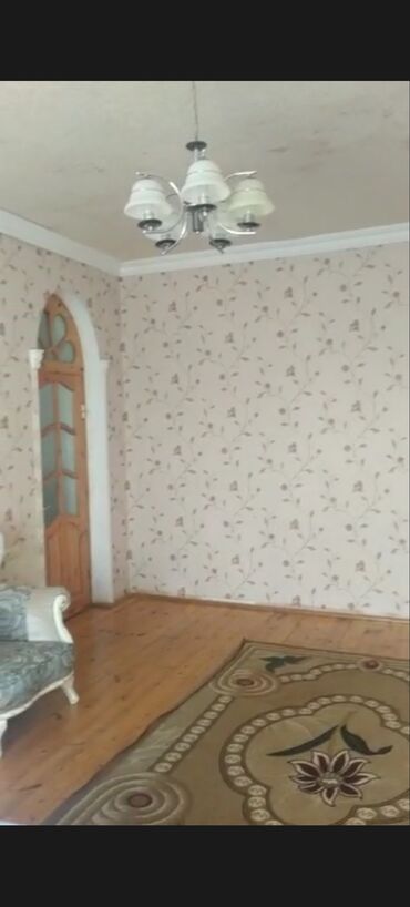 Həyət evləri və villaların satışı: Satış üçün həyət evi. Yerdən kürsili,geniş 3otaq və 1zal, əşyalarla — 13