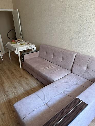 ev t: 1 eded yemek masasi,1 eded kunc divan normal veziyetde ikisi bir yerde — 4