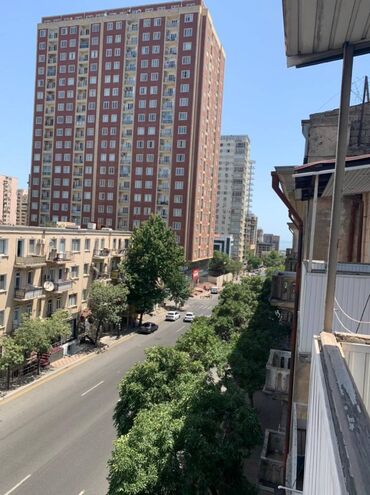 Uzunmüddətli kirayə mənzillər: 28 mayda yaxınlığında amerika səfirliyinə yaxın 5 mertebeli binanın — 22