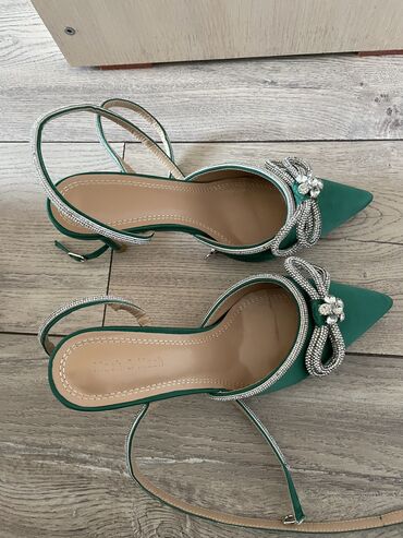 женские зеленые туфли: Туфли 39, цвет - Зеленый