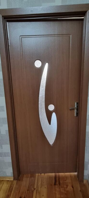 işlemiş qaplar: 3 ədəd Qapı 1 ədəd şüşəli 200x80sm 
2 ədəd şüşəsiz 200x70sm