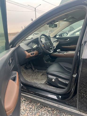 Другие детали салона: Интерьер кроссовера (левый руль) с современным оснащением — 15