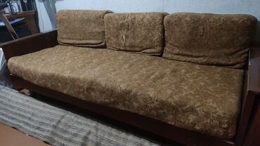 отдам диван: Отдам даром 3х местный советский диван, раскладной. В хорошем