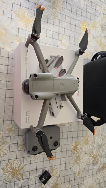 системы охлаждения для жесткого диска: Мощный дрон DJI Air 2S, выполненный в сером цвете, предлагает