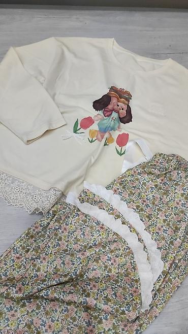 Qadın pijama dəsti - İki hissəli: krem rəngli köynək və çiçək naxışlı