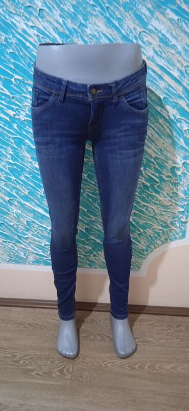 letnje ženske pantalone: Farmerke super skinny br.34. kupljene u C&A Dužina 90 cm. struk