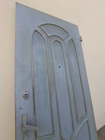 Lak-boya məhsulları: Metal giriş qapısı və çərçivəsi - Material: möhkəm metal - Rəng: boz
