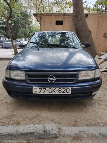 запчасти авто опель омега: Opel Astra F hatchback - Korpus: 5 qapılı hatchback, tünd mavi rəng -