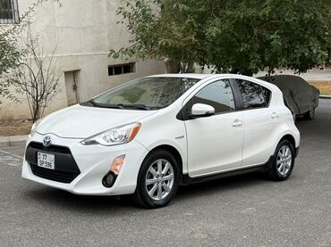 Toyota: Toyota Prius: 1.5 l | 2016 il Hetçbek — 1