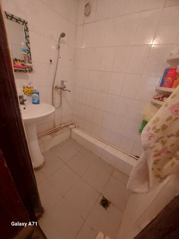 Köhnə tikili: Bakı, 8-ci kilometr, 3 otaqlı, Köhnə tikili, m. Neftçilər, 85 kv. m — 4