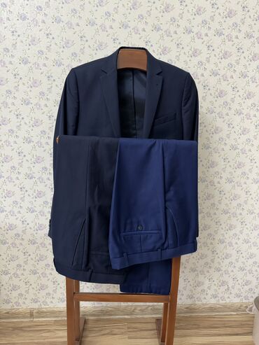 мужской костюм для выпускного: Продаю костюм двойку Темно-синий цвет Размер 44 В хорошем состоянии