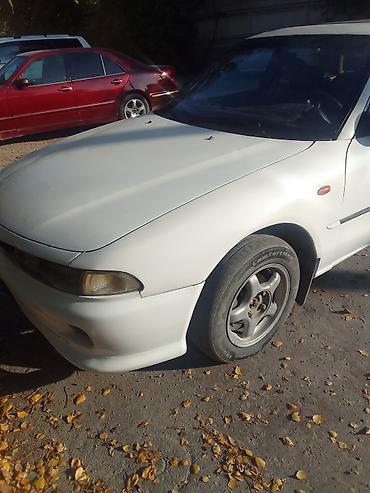 bud e9: Продаётся легковой автомобиль белого цвета (седан). Основные — 4