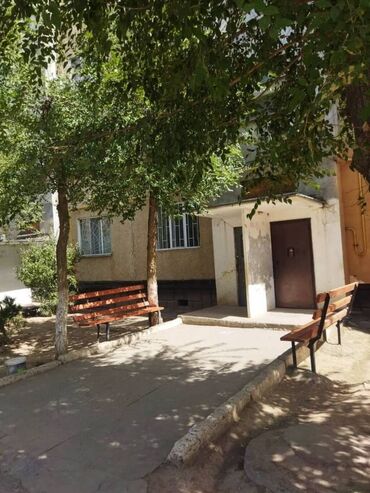 ак ордо 3 жер: 2 бөлмө, 48 кв. м, 105-серия, 2 кабат, Эски ремонт