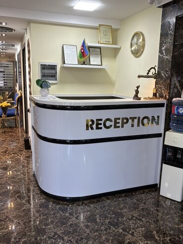 стеклянные перегородки в ванную комнату: Mebel – Resepsiyon masası - Model: Ön paneldə qızılı “RECEPTION” lalafo.az -da стеклянные перегородки в ванную комнату: Mebel – Resepsiyon masası - Model: Ön paneldə qızılı “RECEPTION”