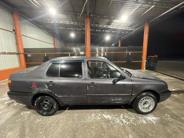 Volkswagen: Volkswagen Vento: 1994 г., 2 л, Механика, Бензин, Седан — 3