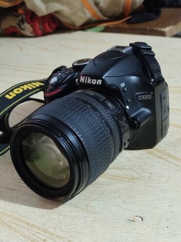 Фотоаппараты: Продаю зеркальный фотоаппарат Nikon D3200 в отличном состоянии