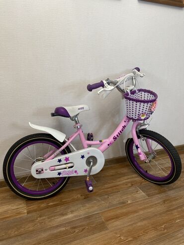 Велосипеды: Продаю велосипед детский двухколесный. В комплекте боковые колесики