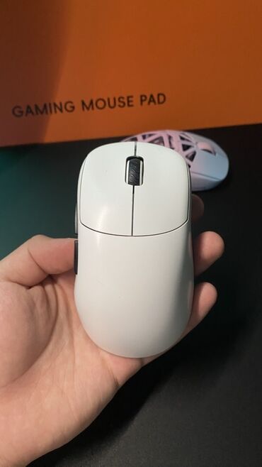 dark project me4 купить: Беспроводная игровая мышь Lamzu (см. логотип на боковой грани) в белом