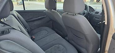 Skoda: Škoda Fabia, srebrna, 5 vrata, registracija KU009-CC. Hečbek — 5