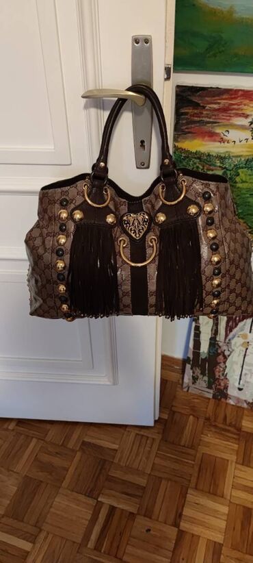 Torbe: Gucci. Fantastična.

Bez ikakvih nedostataka.
45cm x 28cm x 10cm — 9