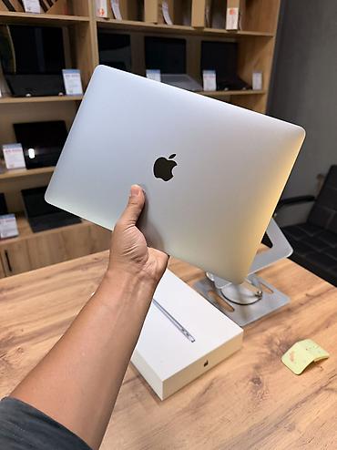 mac m3: Ультрабук, Б/у, Apple M1, ОЗУ, RAM: 8 ГБ, В рассрочку — 4