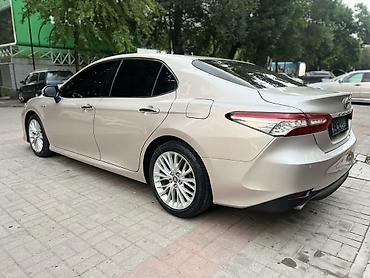 corolla 2004: Toyota Camry: 2018 г., Гибрид, Седан — 5