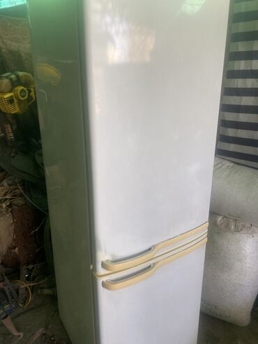 холодилник дома: Холодильник Самсунг рабочий 
Возможна доставка 
Без запаха