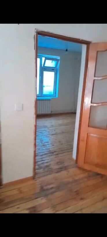 Salam xutorda yerlesen eve 1 nefer otag yoldasi xanim teleb olunur