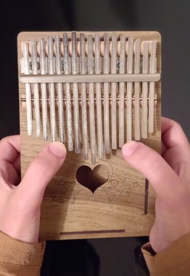 İdman və hobbi: KALIMBA. Ürək şəkilli kalimba, istifadə olunmayıb, hətta köklənməyib