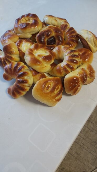 хлеб на закваске: Домашние булочки с начинками клубничный джем,вареная сгущенка,с