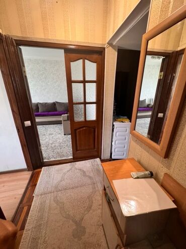 срочно продам квартиру в баку: 3 комнаты, 62 м², 105 серия, 4 этаж, Старый ремонт