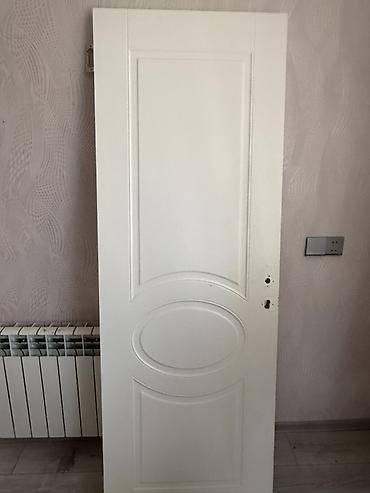 Ağ rəngli otaq qapısı - Material: MDF/taxta əsaslı, rənglənmiş ağ