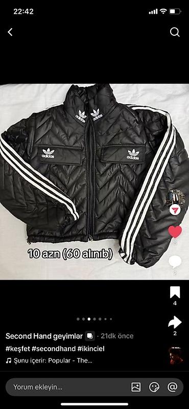 adidas jacket: Qara rəngli, idman üslublu şişmə gödəkçə. Üç zolaqlı ağ qol detalları — 1