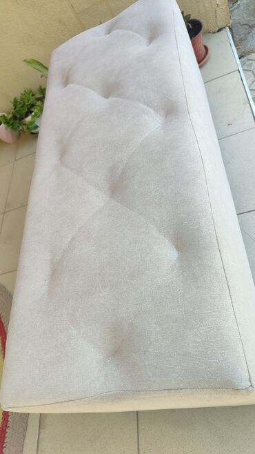 Пуфики: Элегантная банкетка прямоугольной формы, обтянутая мягкой тканью — 12